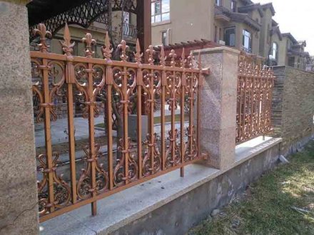 <b>目前鋁藝圍欄有什么優(yōu)勢？</b>