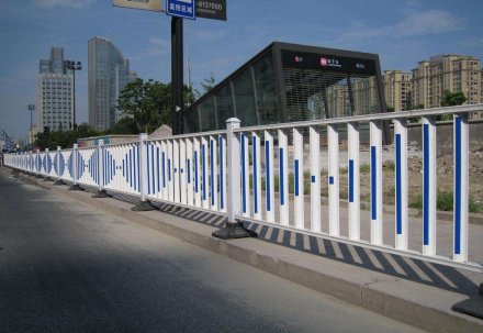 道路護(hù)欄施工方案及解決辦法