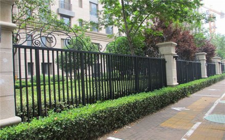 大理鋁藝空調(diào)護欄價格多少錢一米-安誠護欄廠家